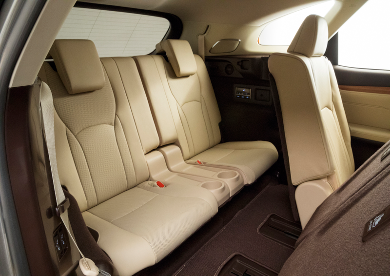 Illustration for article titled The Three-Row 2018 Lexus RX L Is Here To Print An Insane Amount Of Money